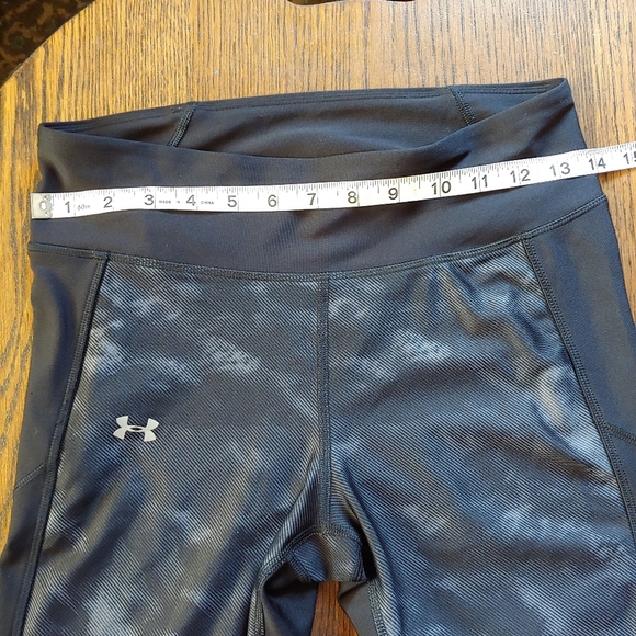 Under Armour Compression Black and Blue Cropped Leggings Size Women's Small - Picture 8 of 10